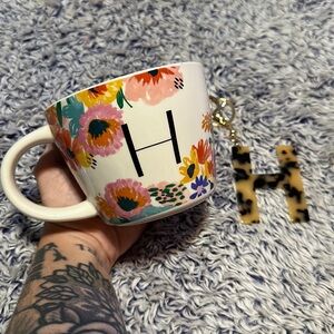 “H” MUG & KEYCHAIN